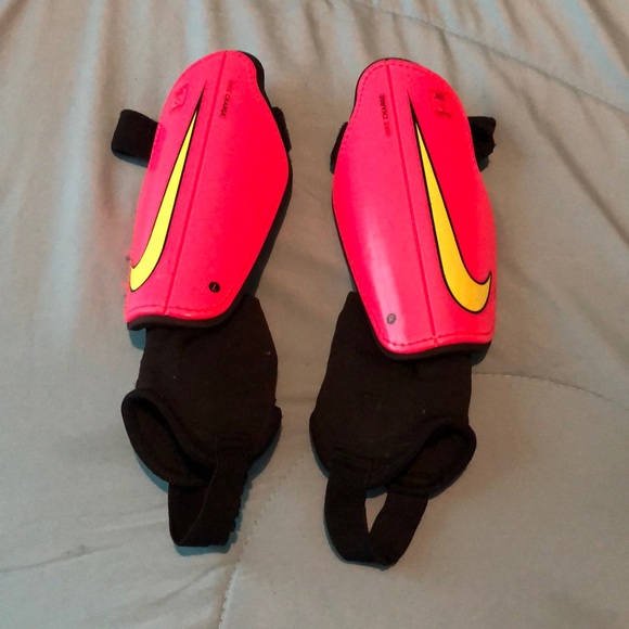 Nike shinguards - Picture 1 of 6